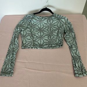 Carve Designs Green/Gray Long sleeve Crop Top Rash Gaurd Size Medium